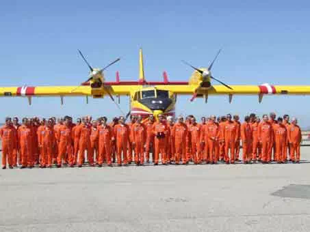 Tenue du pilote de bombardier d'eau Canadair de la sécurité civile